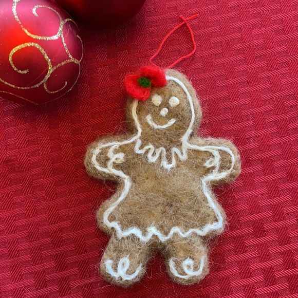 Handcrafted needle felted pair of gingerbread man and lady Christmas ornaments - Picture 3 of 7